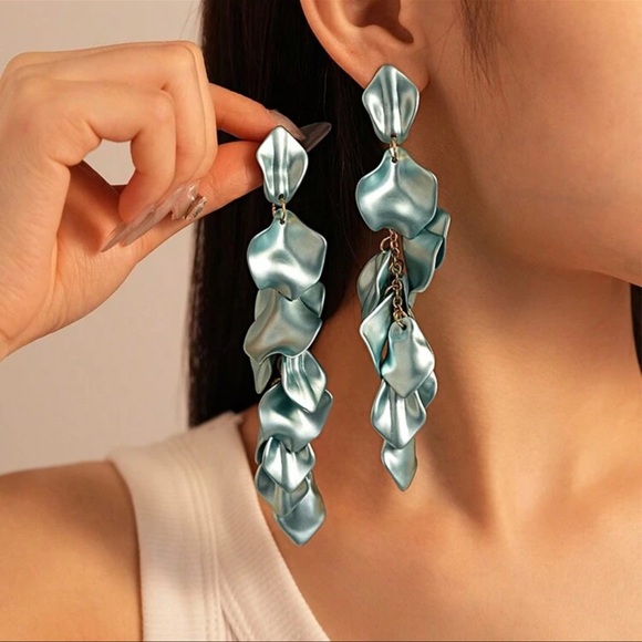 Acrylic Petal Dangles - Metallic Gold - Picture 6 of 6